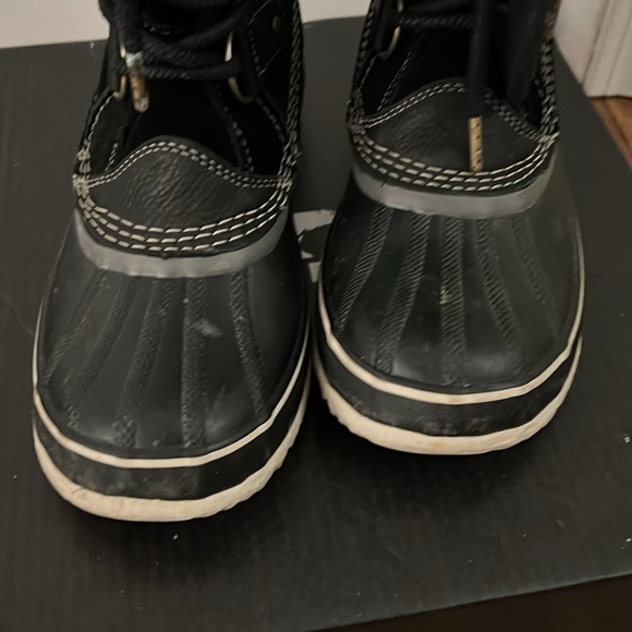 Sorel boots - Picture 2 of 4